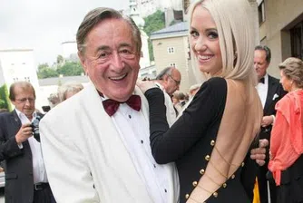 81-годишен милиардер се ожени за 24-годишен модел на Playboy