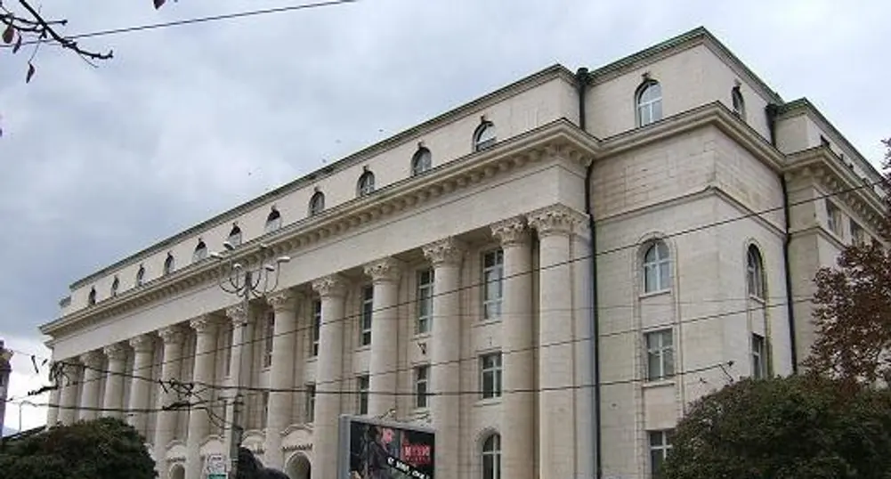 Баретата е прострелян в бедрото, пожар срещу Съдебната палата