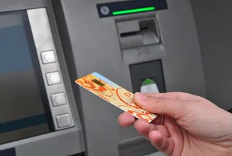 Арестуваха българи в Комотини, монтирали термокамери на банкомати