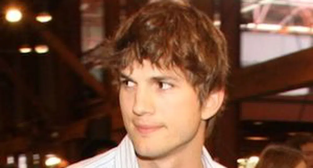 Аштън Кътчър ще пътува в космоса с компанията на Брансън