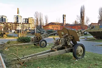 12 мисии зад граница на български военни през 2014 г.
