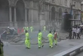 Подводница „изплува“ на улицата в Милано