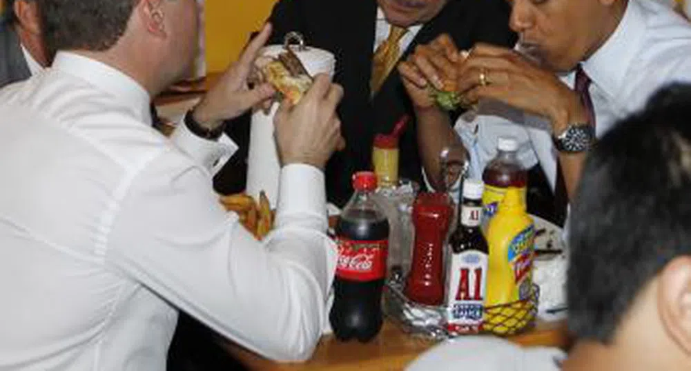 Медведев и Обама хапнаха бургери