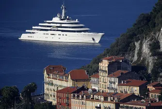 Роман Абрамович подарил яхта на Владимир Путин