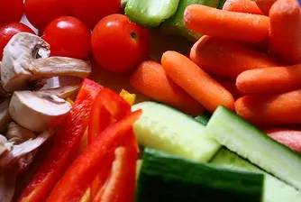 Домати и краставици поскъпват, по-евтино зеле и картофи