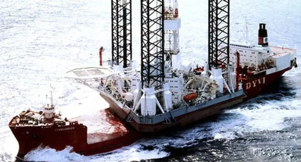 Българин в неизвестност след катастрофа на нефтена платформа