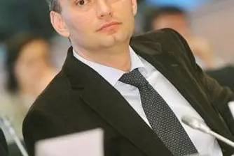 Новото правителство преразглежда сделките с оръжия