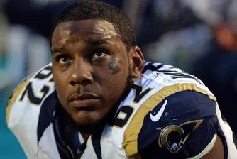 Американски футболист татуира лицето си, за да не си търси работа