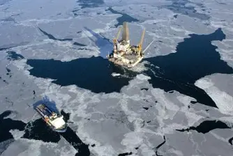 Руските нефтени запаси намаляха наполовина