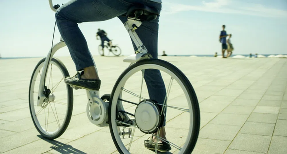 Колело се сгъва за 1 сек и се заключва, ако сте на 5 м от него