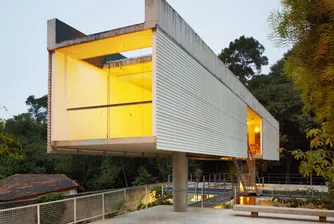 Необичайна къща в Бразилия с офис като тръба