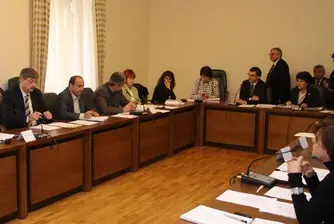 Увеличение на минималната работна заплата  и ДДС до 24%?