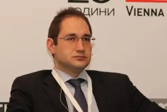 С нов заем погасяваме стар, а лихвите - по милиард на година