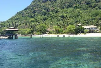 Вие и 17 ваши приятели можете да наемете този остров за седмица