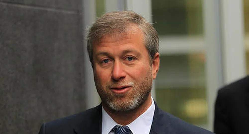 Абрамович с кухня на покрива и басейн в мазето си