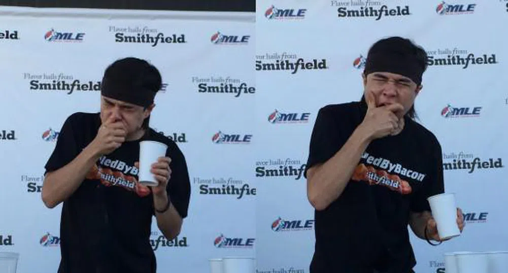 Вижте как този човек изяжда 12 кутии сладолед наведнъж