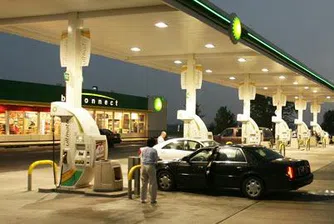 Опашките за бензин в Гърция намаляват