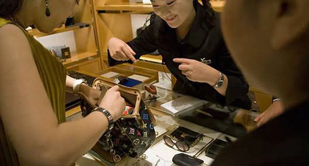 В Китай борят корупцията със забрана на рекламата на луксозни стоки