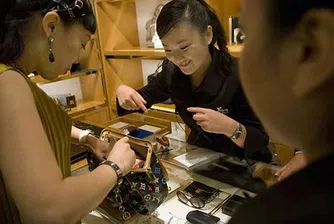 В Китай борят корупцията със забрана на рекламата на луксозни стоки