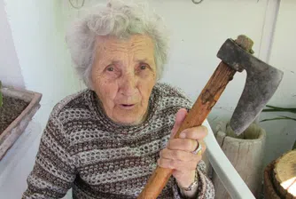 Тази българска баба е хит в eBay