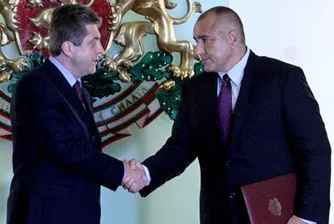 Борисов печели одобрение, Първанов-губи