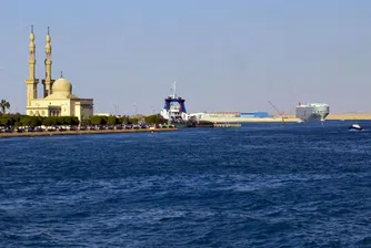 Египет обяви извънредно положение в района на Суец