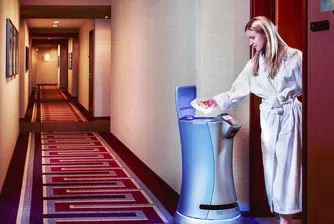 Вижте реакцията на гостите при вида на този робот-камериерка