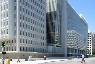 Световната банка занижи прогнозирания ръст за Източна Азия