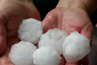 Оранжев код за бури и градушки утре