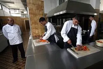 Мъжете прекарват повече време в кухнята от жените