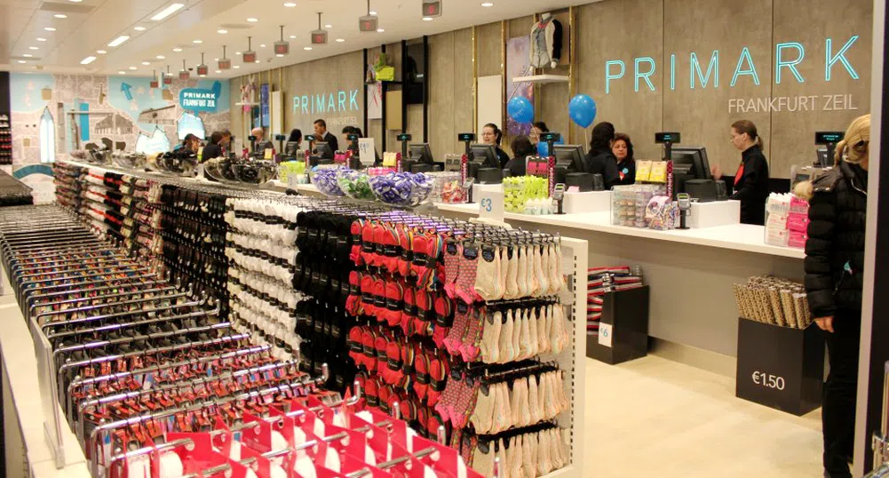 Тайната зад успеха на марка, продаваща наистина евтини дрехи