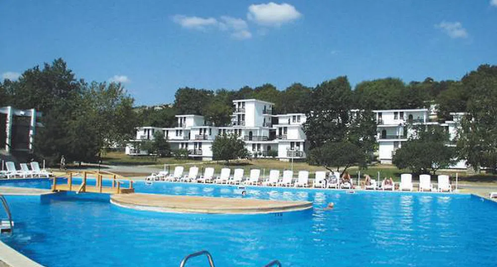 Събарят конюшнята в Русалка