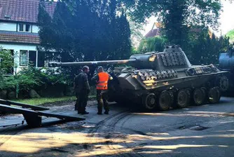 Германец пази 44-тонен танк в мазето си