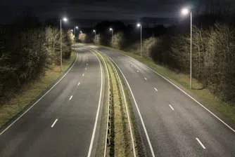 Град угаси уличното си осветление, пречело на червеите