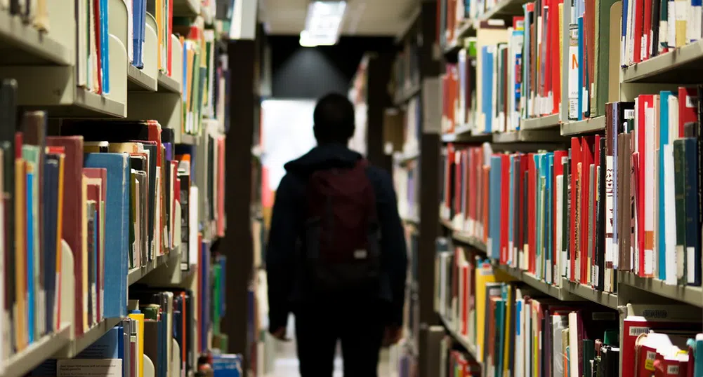 Библиотека предлага вместо книги хора с интересни истории