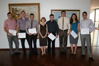 Карол вече има първите си шестима стажанти