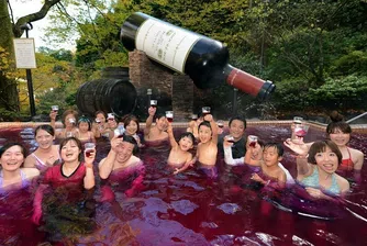 В този курорт се къпят във вино, зелен чай и кафе