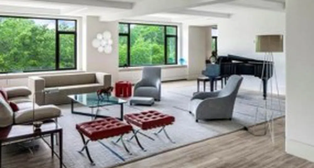 Бивш треньор на Барселона живее срещу 31 000 долара месечен наем