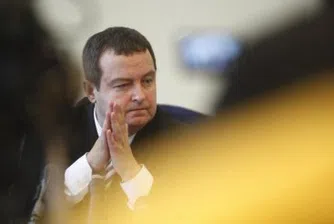 Сръбският премиер - жертва на скрита камера (видео)