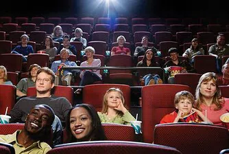 Сайт казва кога да отидете до тоалетната по време на филм