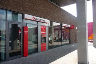 UniCredit съкращава 14 000 работни места, закрива клонове