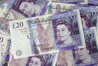 Паундът със загуба спрямо основните валути