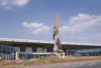 Сигнал за бомба затвори Централната жп гара