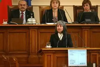 Цецка Цачева се мести в апартамента на Антония Първанова