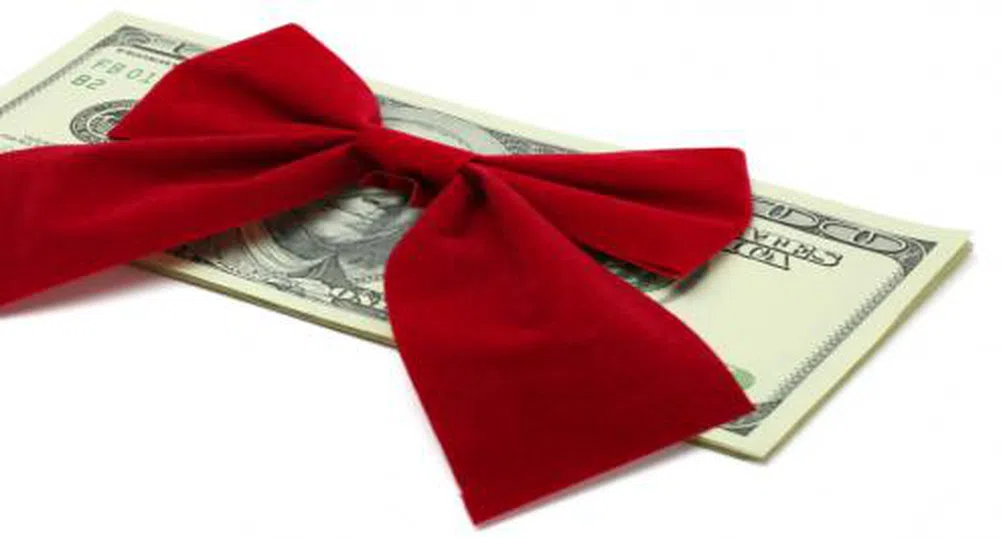 Как Коледа прахосва парите ни