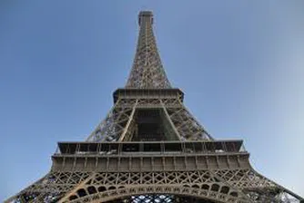 Феминистки се обидиха на Айфеловата кула