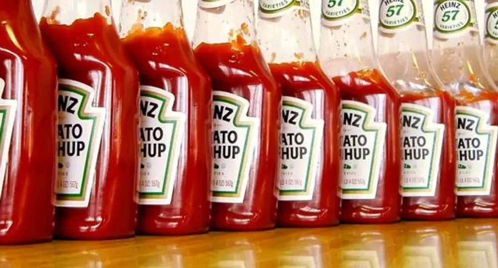 Код на бутилки с кетчуп Heinz води към порно сайт