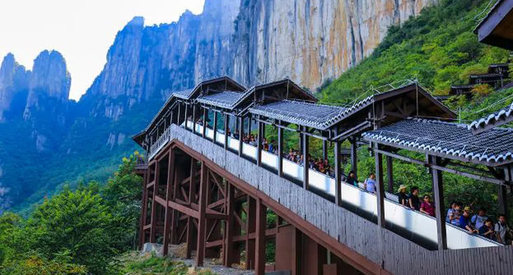 В Китай откриха най-дългия туристически ескалатор