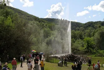 7 гейзера, създадени случайно от човека