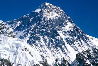 Китай и Непал: Еверест е точно 8848 м